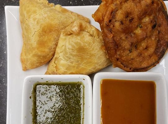 veg samosa, pakora and sauces made by Curry Delight